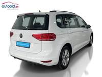 Skats no labās puses aizmugurē