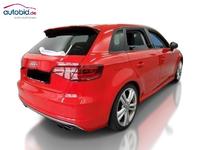 Skats no labās puses aizmugurē