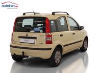 Skats no labās puses aizmugurē