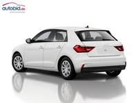 Skats no kreisās puses aizmugurē