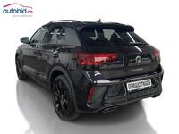 Skats no kreisās puses aizmugurē