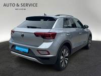 Skats no labās puses aizmugurē