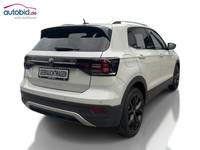 Skats no labās puses aizmugurē