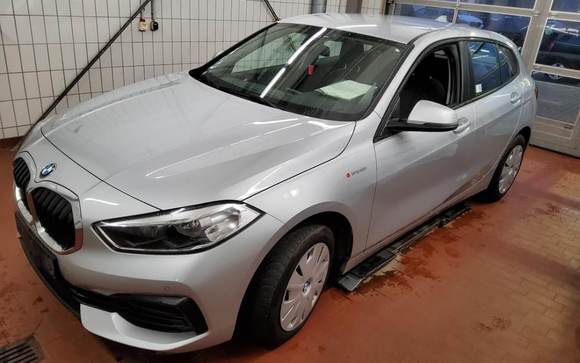 Pogled od napred levo