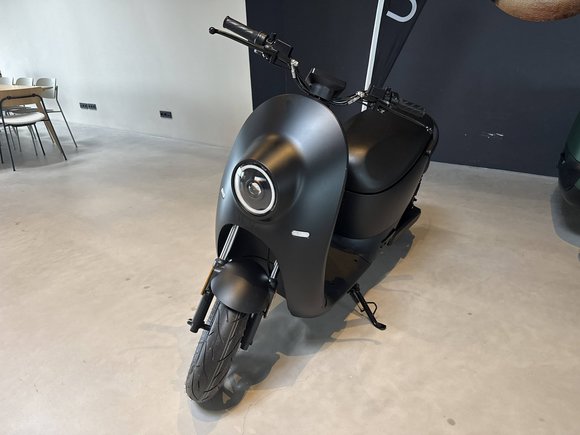 Pogled od napred levo