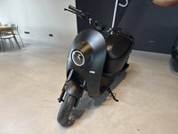 Pogled od napred levo