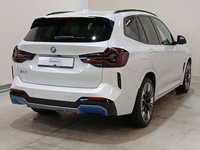 Pogled od pozadi desno