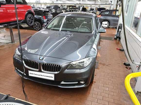 Pogled od napred levo