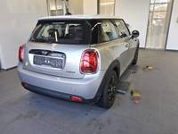 Pogled od pozadi desno