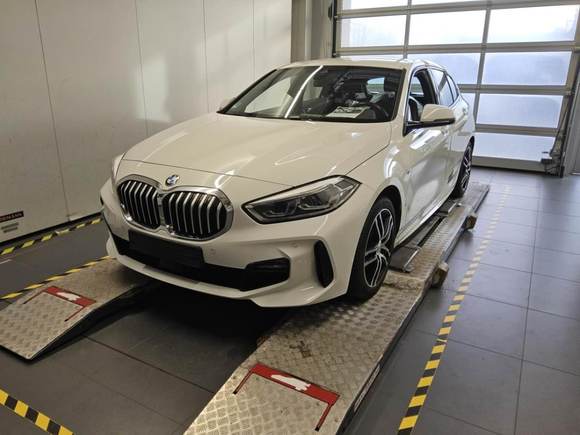 Pogled od napred levo