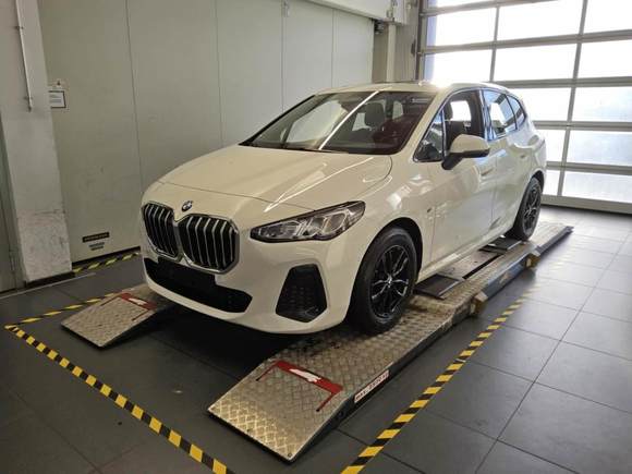 Pogled od napred levo