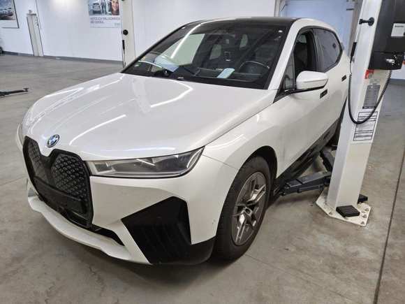 Вид спереди слева