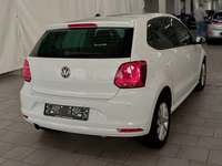 Skats no labās puses aizmugurē