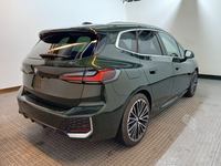 Skats no labās puses aizmugurē