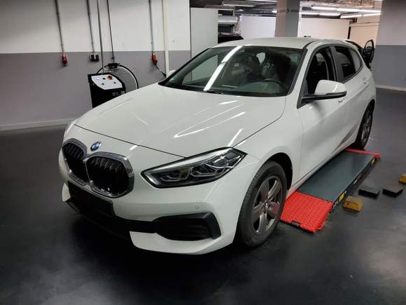 Náhled zpředu zleva