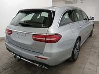 Widok z tyłu po stronie prawej