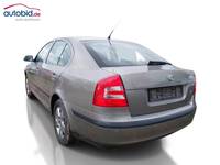 Widok z tyłu po stronie lewej