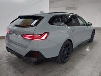 Skats no labās puses aizmugurē