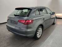 Pogled od pozadi desno