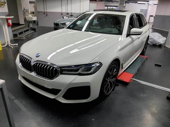 Náhled zpředu zleva