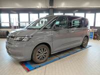 Skats no kreisās puses priekšā