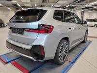 Skats no labās puses aizmugurē