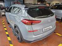 Vista traseira esquerda