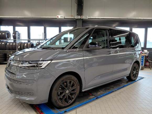 Skats no kreisās puses priekšā