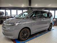 Skats no kreisās puses priekšā