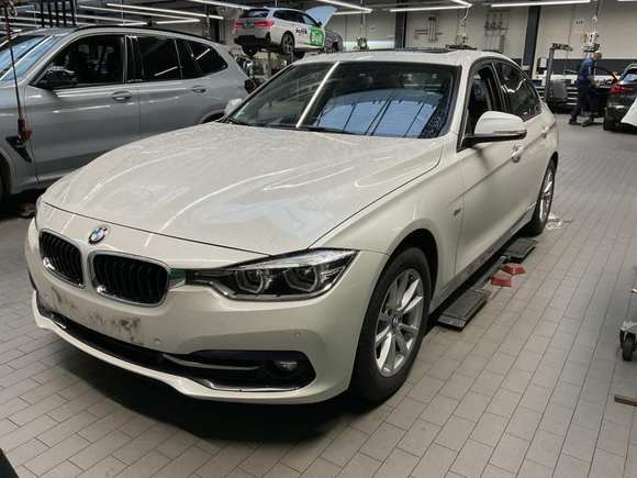 Вид спереди слева