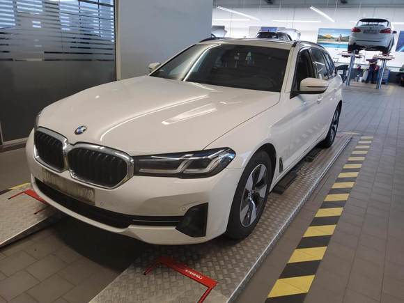 Вид спереди слева