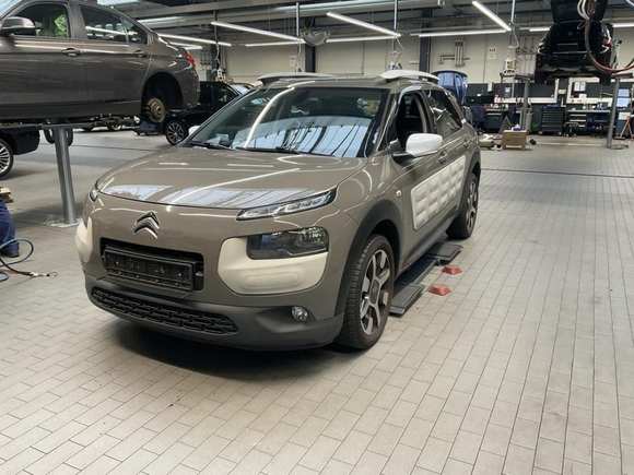 Náhled zpředu zleva