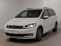 Skats no kreisās puses priekšā