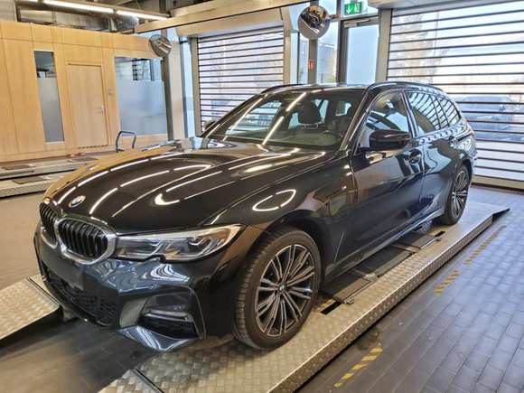 Pogled od napred levo