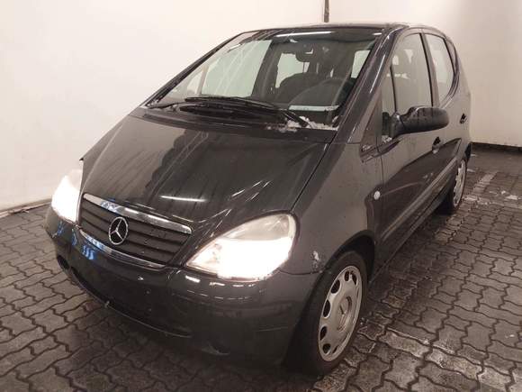 Pogled od napred levo