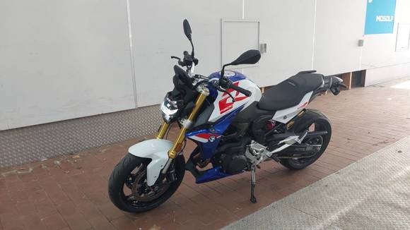 Pogled od napred levo