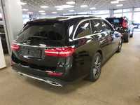 Pogled od pozadi desno