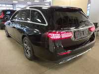 Pogled od pozadi levo