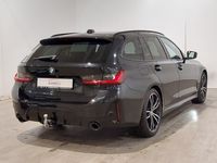 Skats no labās puses aizmugurē