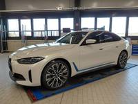 Skats no kreisās puses priekšā