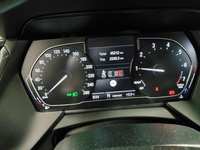 Pohľad na združený prístroj na palubnej doske