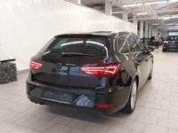 Skats no labās puses aizmugurē