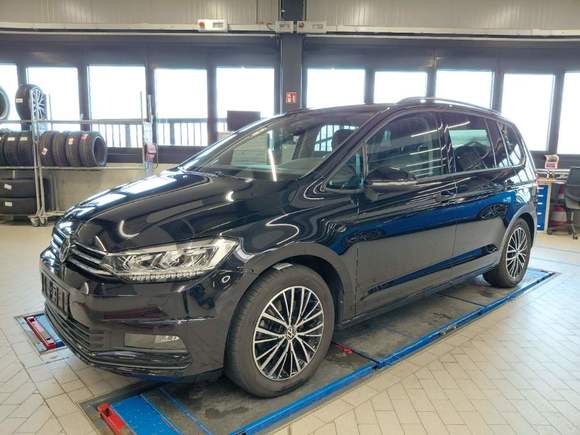 Skats no kreisās puses priekšā