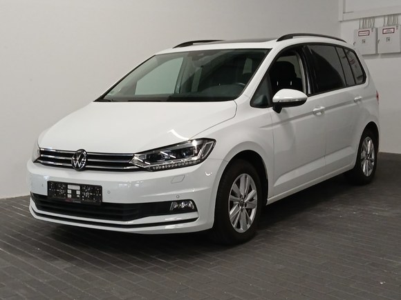 Skats no kreisās puses priekšā