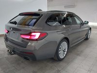 Skats no labās puses aizmugurē