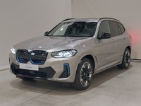 Skats no kreisās puses priekšā