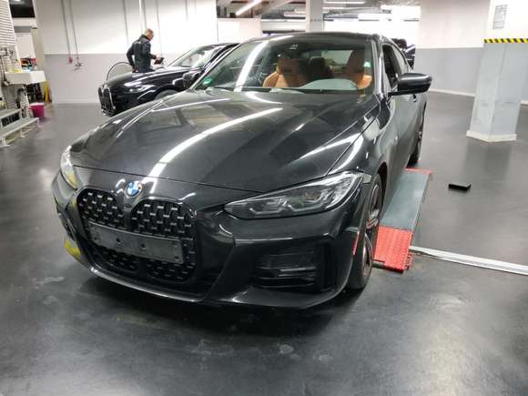 Náhled zpředu zleva