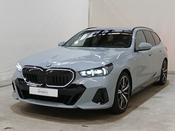 Skats no kreisās puses priekšā