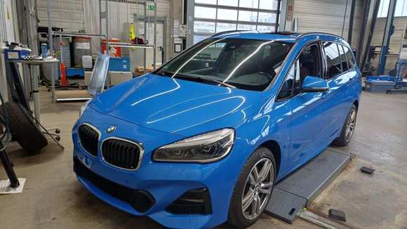 Вид спереди слева