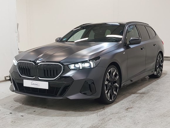 Skats no kreisās puses priekšā